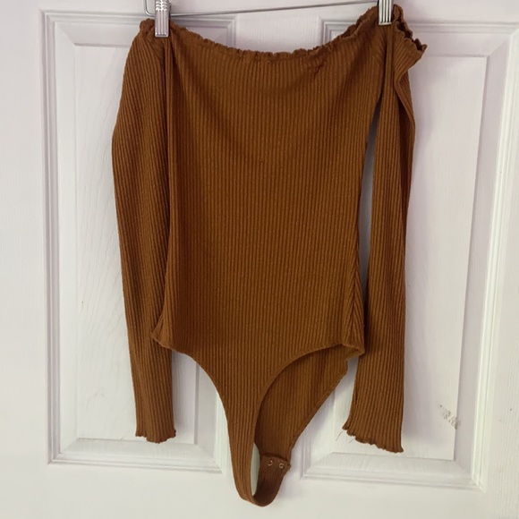 Garage off the shoulder bodysuit - Picture 2 of 2